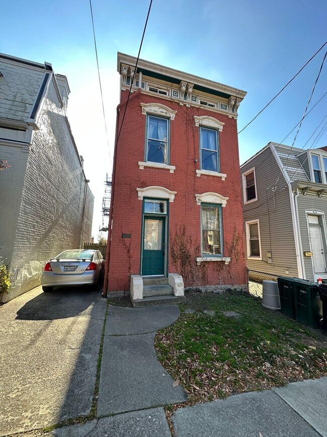 Building Photo - 269 Emming St