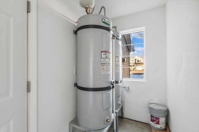 Building Photo - Adorable 3 bedroom. 2.5 bathTownhome in Columbia Falls