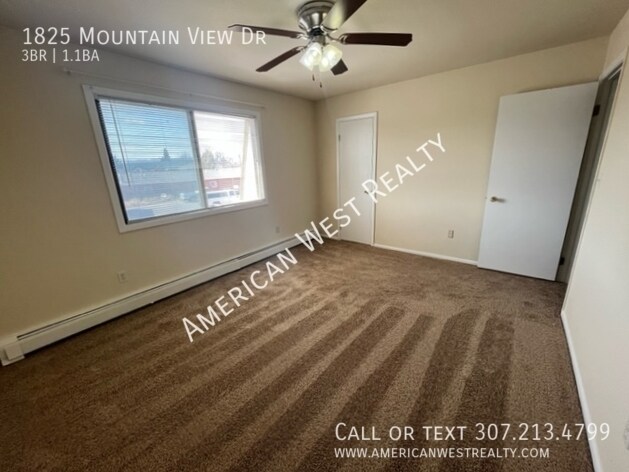 Building Photo - 1825 Mountain View Dr