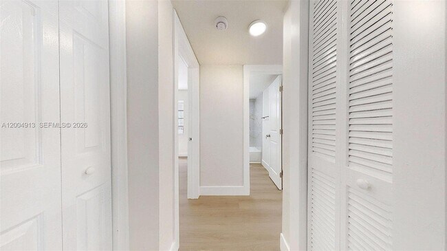 Building Photo - 567 SW 3rd St