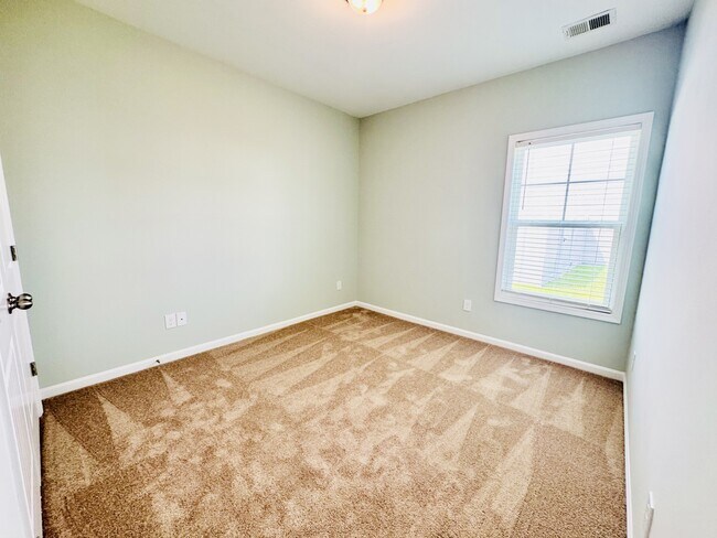 Building Photo - 464 Honeyhill Lp