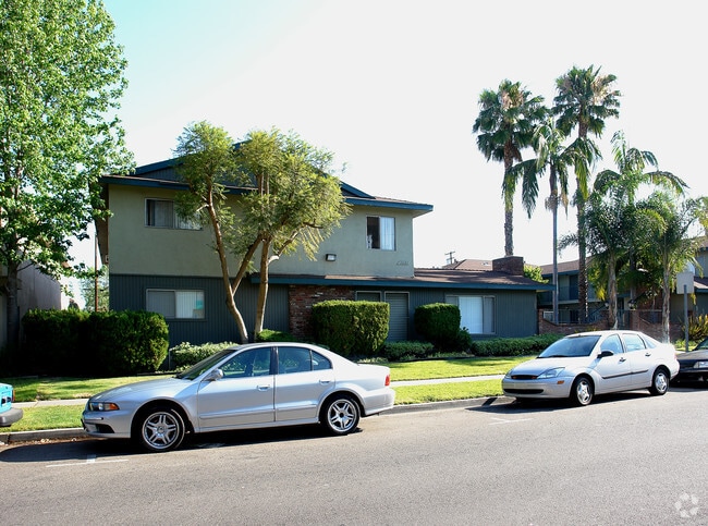 Building Photo - Briar Crest