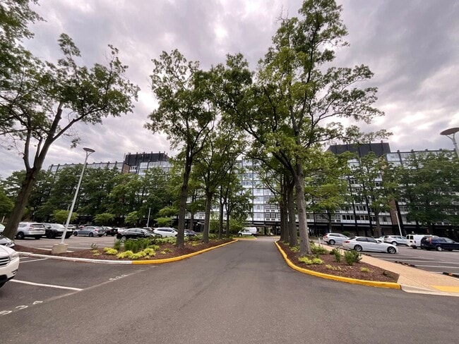 Building Photo - Spacious RiverPark 1 bedroom located near ...