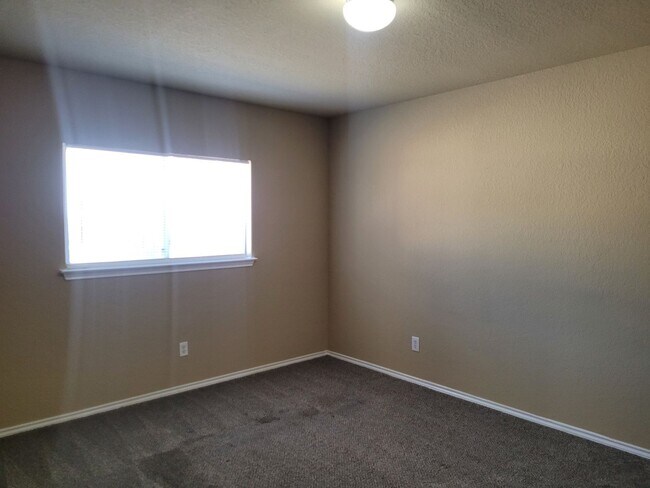 Building Photo - 3 BD 2BA Home