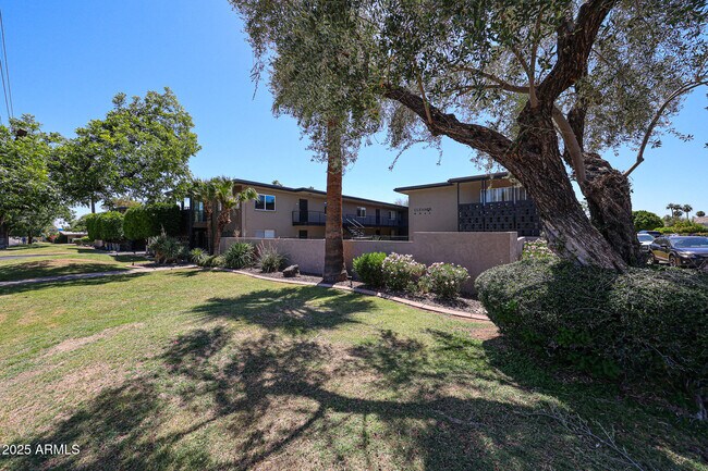 Building Photo - 6544 N 12th St