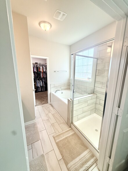 Master Bath - 834 Ross Rd