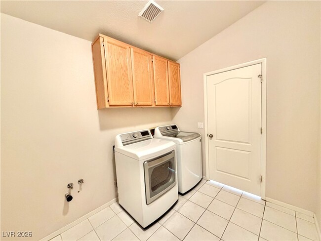 Building Photo - 8525 Danza Del Sol Dr