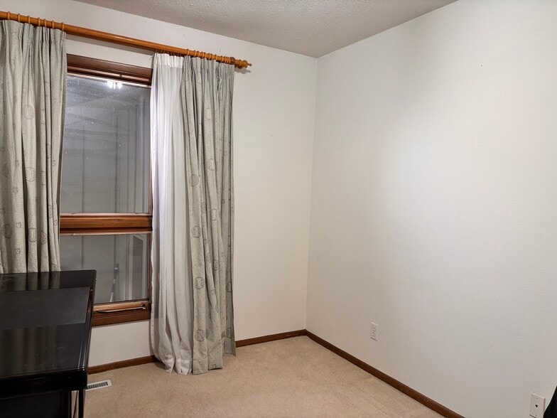 Building Photo - 2815 Monroe Dr