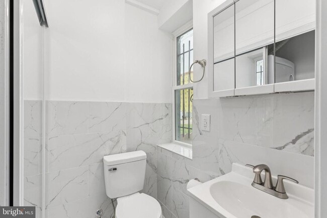 Building Photo - 807 N 42nd St