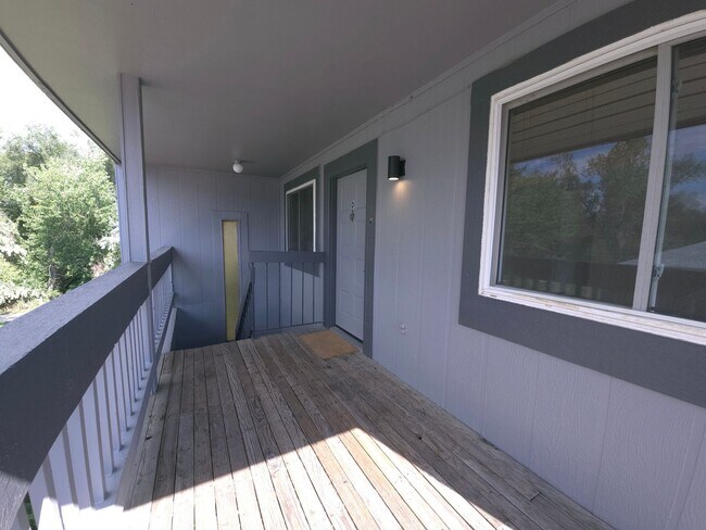 Building Photo - 2 Bedroom Oasis With Covered Parking