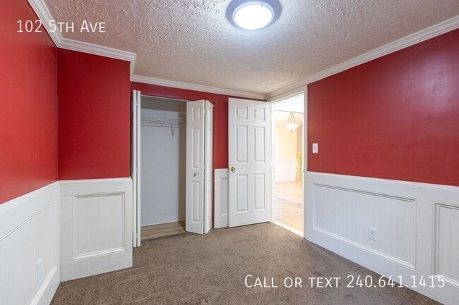 Building Photo - 102 5th Ave