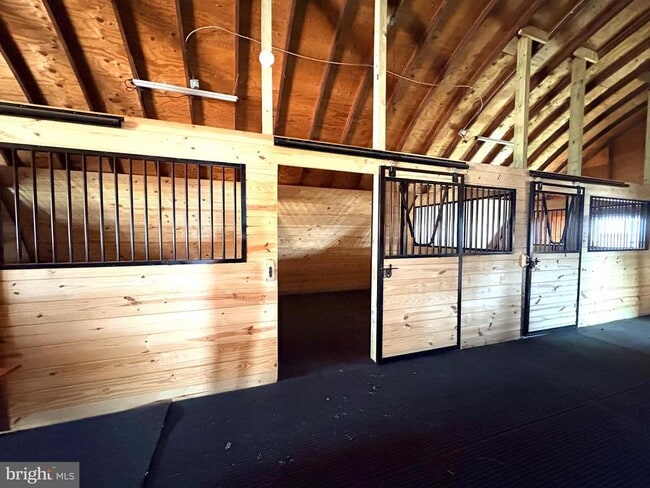 Building Photo - 3679 Pickertown Rd