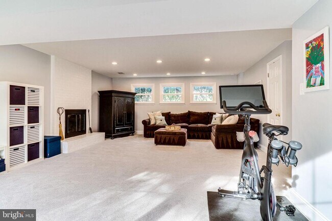 Building Photo - 6519 Engel Dr