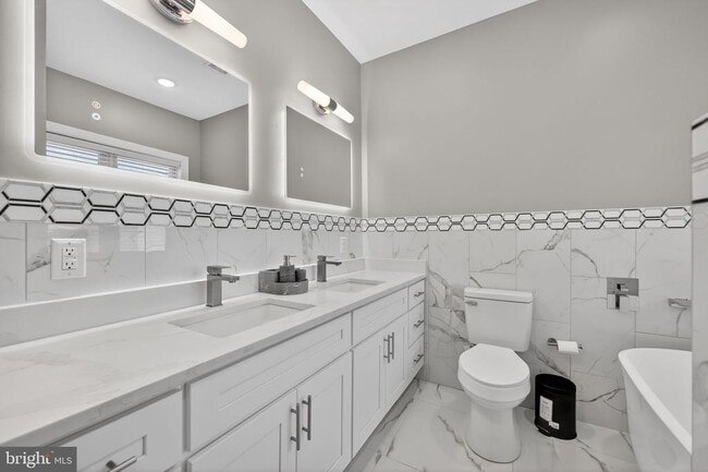 Building Photo - 2542 Arcadia St