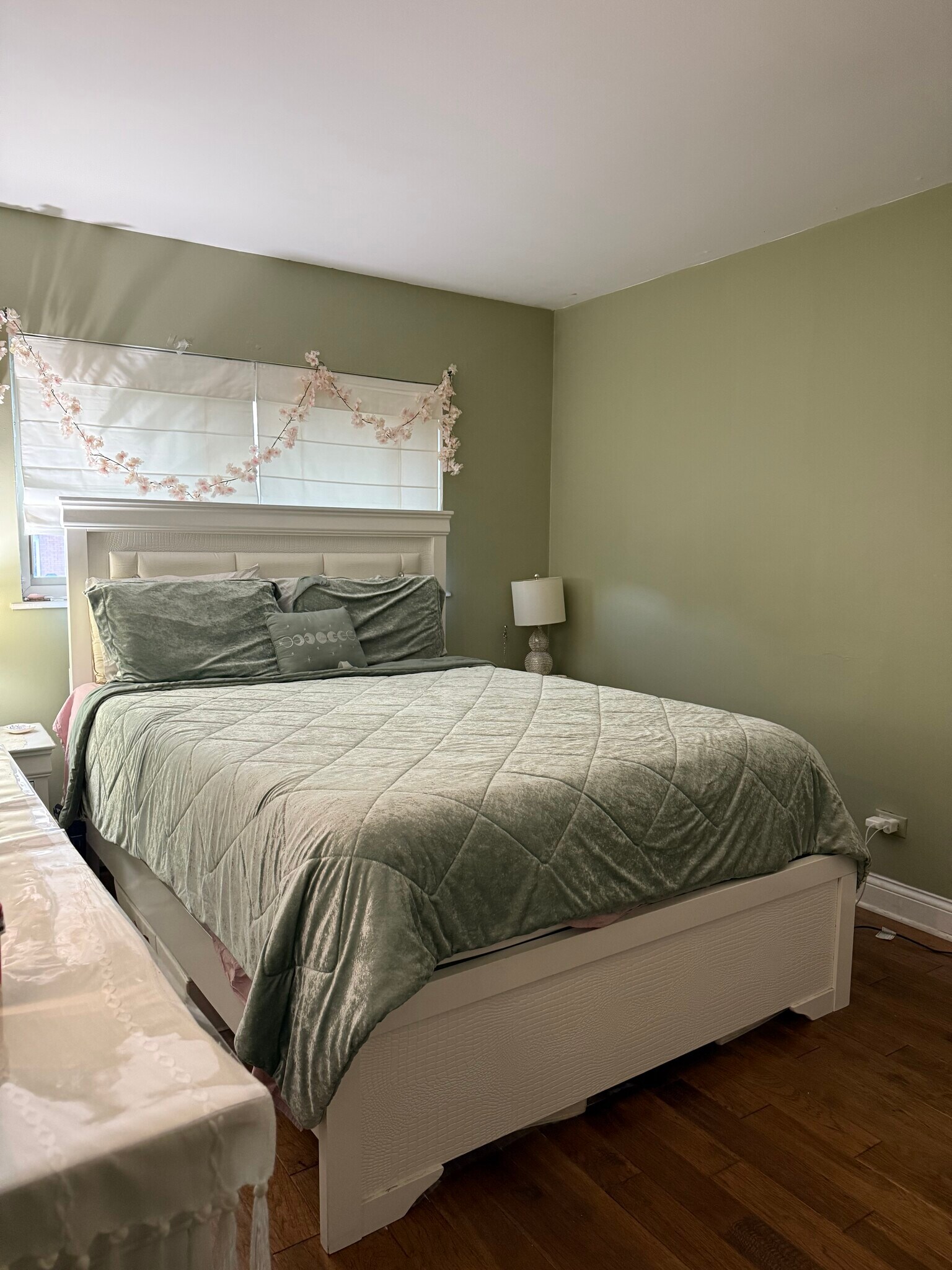 Building Photo - 685 E Fullerton Ave