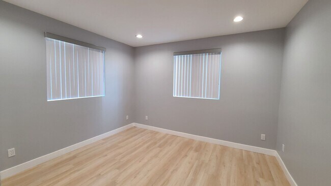 Building Photo - 84(142-144 1/2)