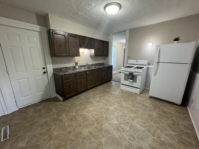 Building Photo - 201 Eastman Ave