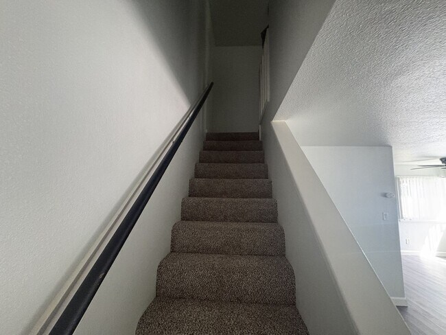 Building Photo - MOVE IN SPECIAL! $100 OFF FIRST 2 MONTHS OF RENT!!! 2 BEDROOM 1 BATH