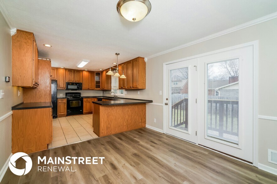 Building Photo - 6907 Mariemont Dr