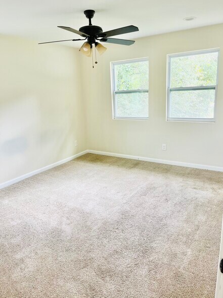 Building Photo - 2270 Miriam Ln