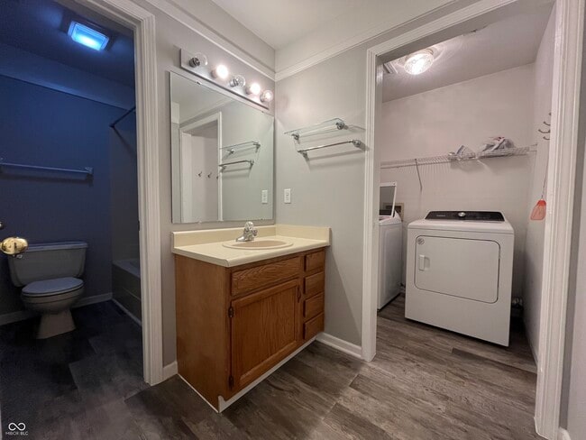 Building Photo - 6545 Aintree Pl