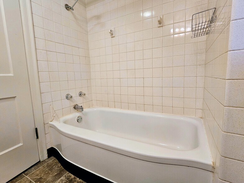 Building Photo - 426 Cherry St