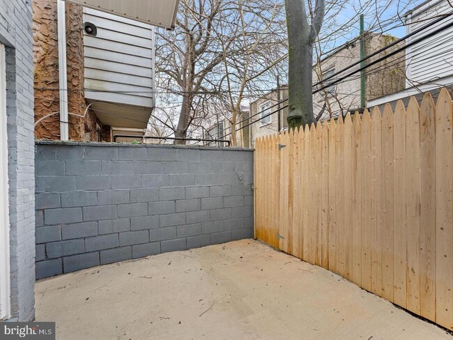 Building Photo - 2211 Pierce St