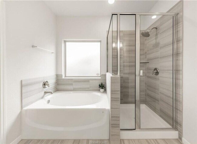 Building Photo - Gorgeous 2-Story on Quiet Cul de Sac