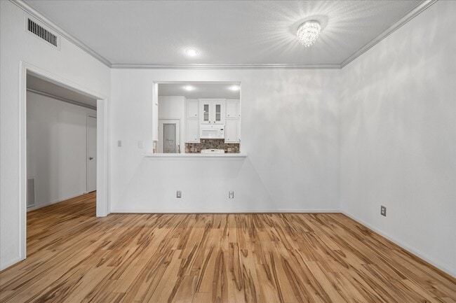 Building Photo - 2475 Underwood St