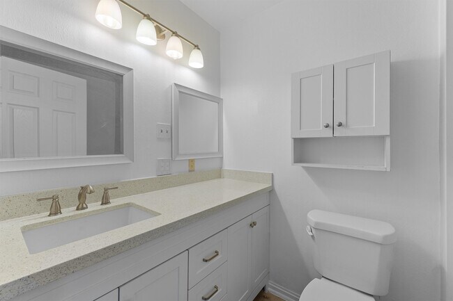 Building Photo - 2247 Oak Shores Dr