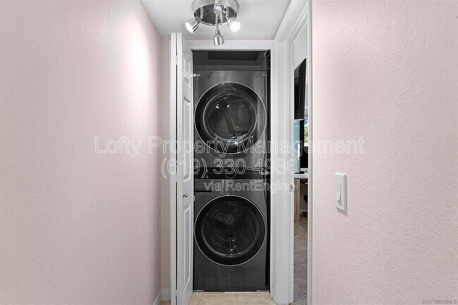 Building Photo - 230 W Laurel St