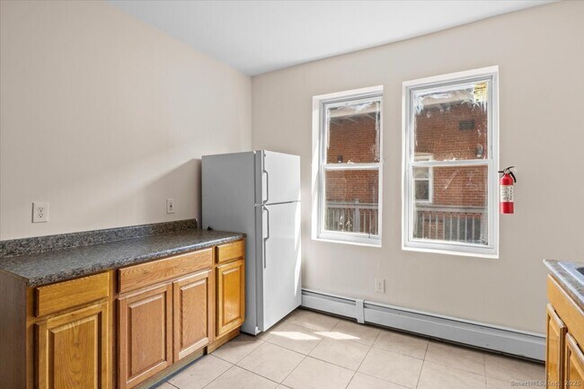 Building Photo - 204 Magnolia St