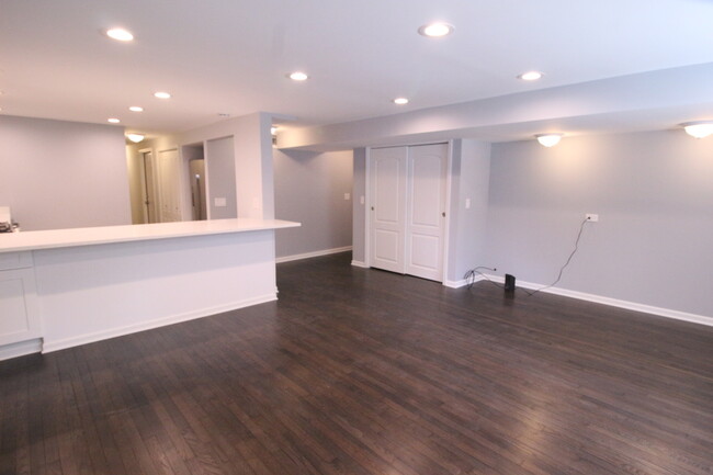 Building Photo - 6210 N Talman Ave