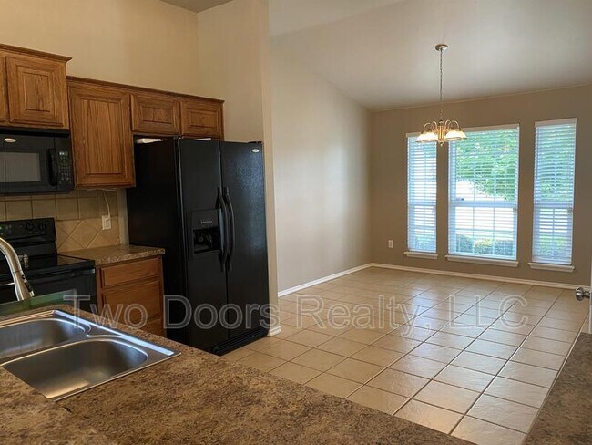 Building Photo - 18101 Viento Dr