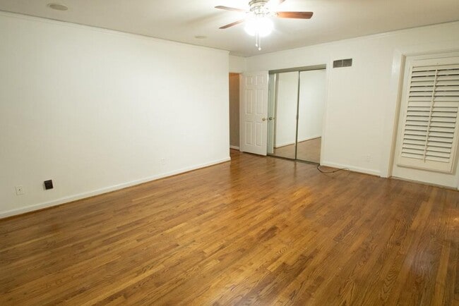 Building Photo - 376 Cochran Dr NW