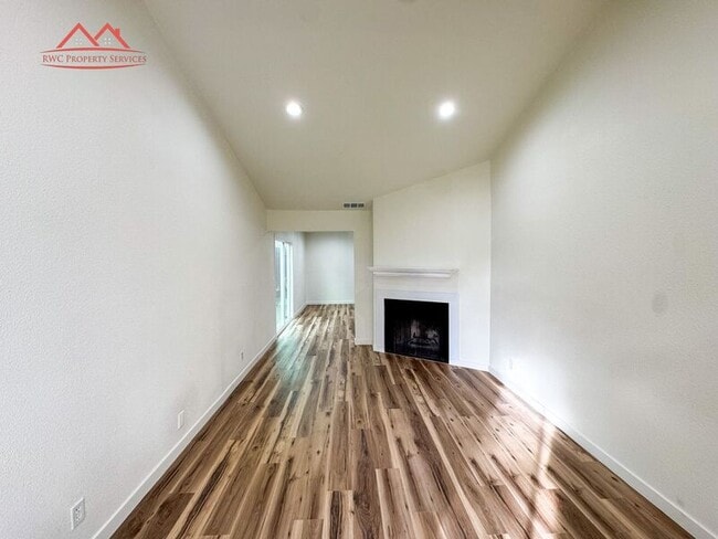 Building Photo - 5457 E Knoll Dr