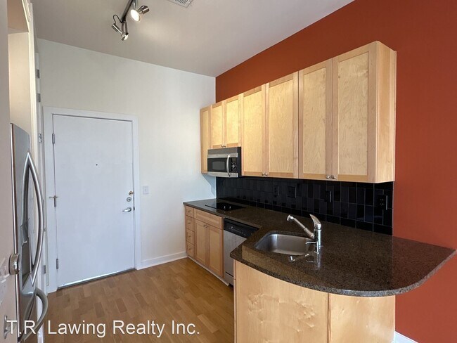 Building Photo - 1 br, 1 bath House - 525 East 6th Street  ...