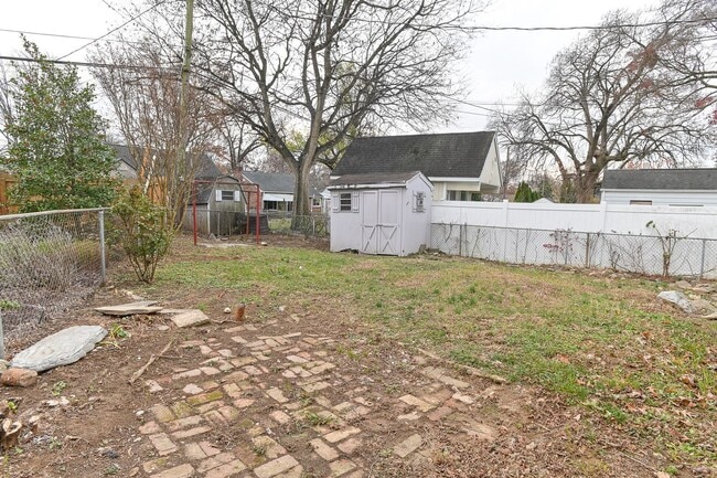 Building Photo - Charming Single Family in Camp Hill