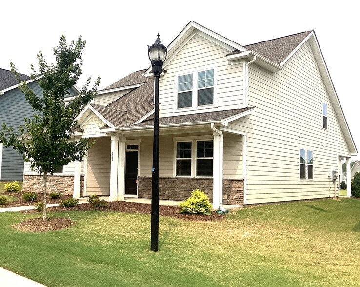 Building Photo - 313 Stowe Rd