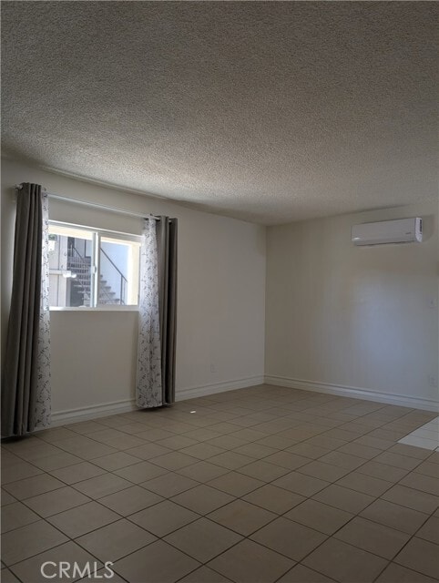 Building Photo - 665 W Altadena Dr