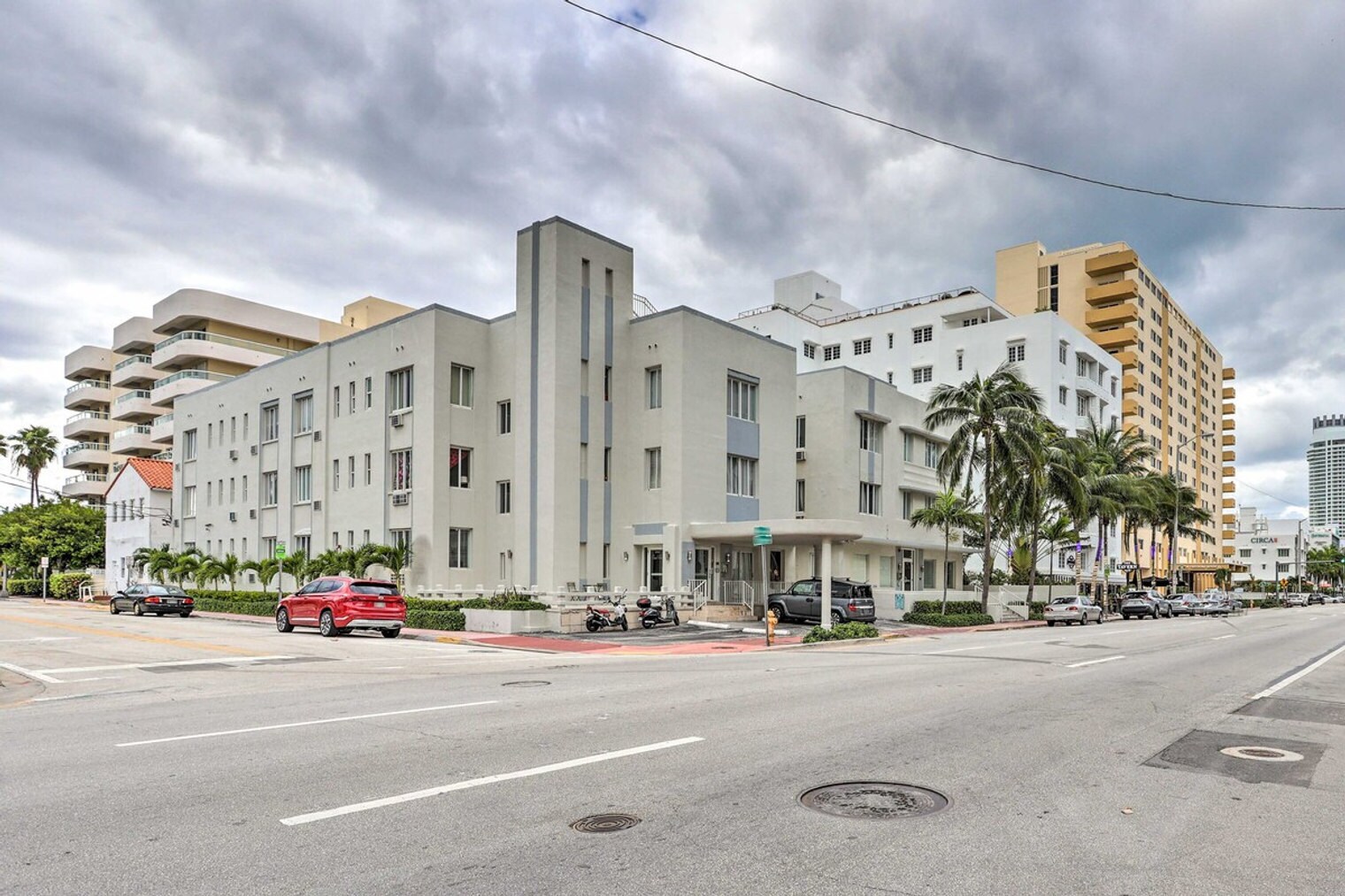 Building Photo - 3700 Collins Ave