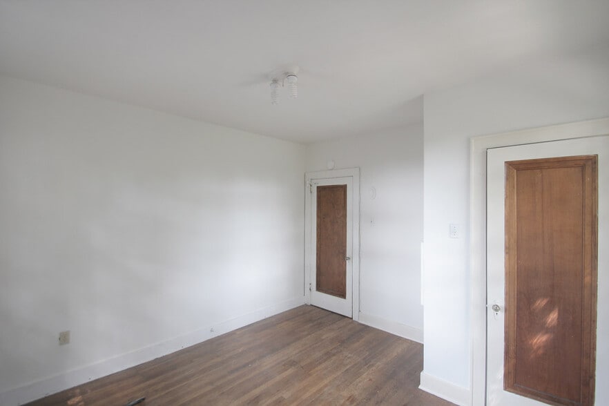 Building Photo - 8003 St Lawrence Ave