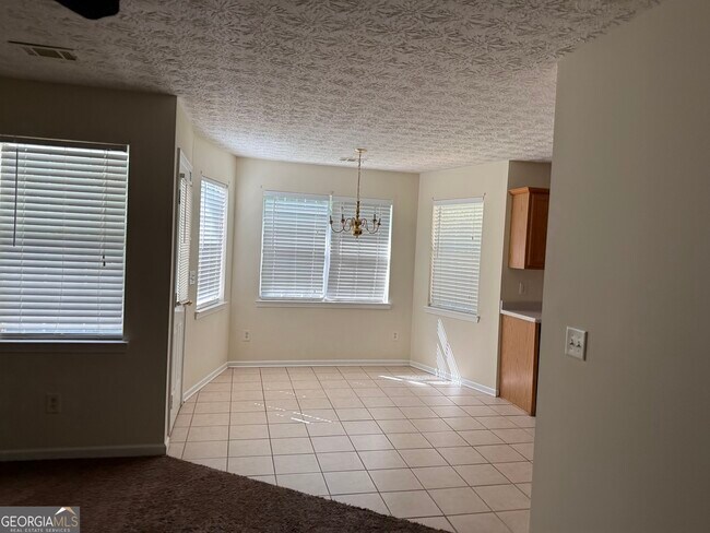 Building Photo - 140 Trinity Dr