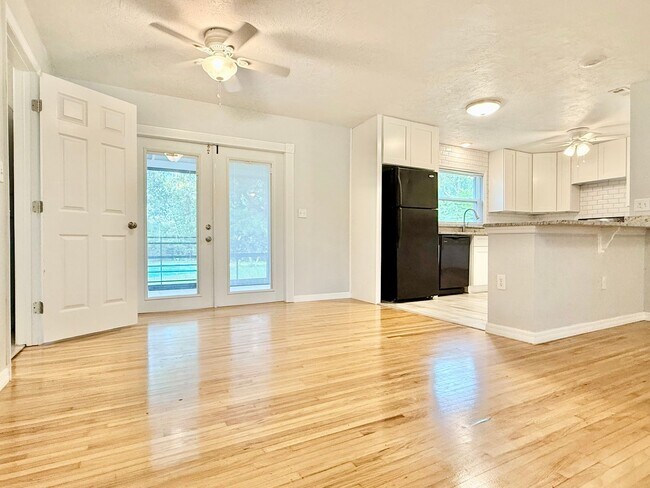 Building Photo - Your DeLand Escape: 4 Bedrooms + Pool at G...