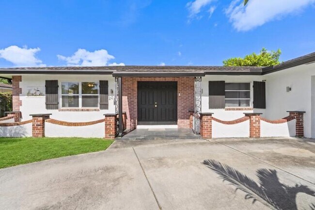 Building Photo - 245 Sandpiper Ave