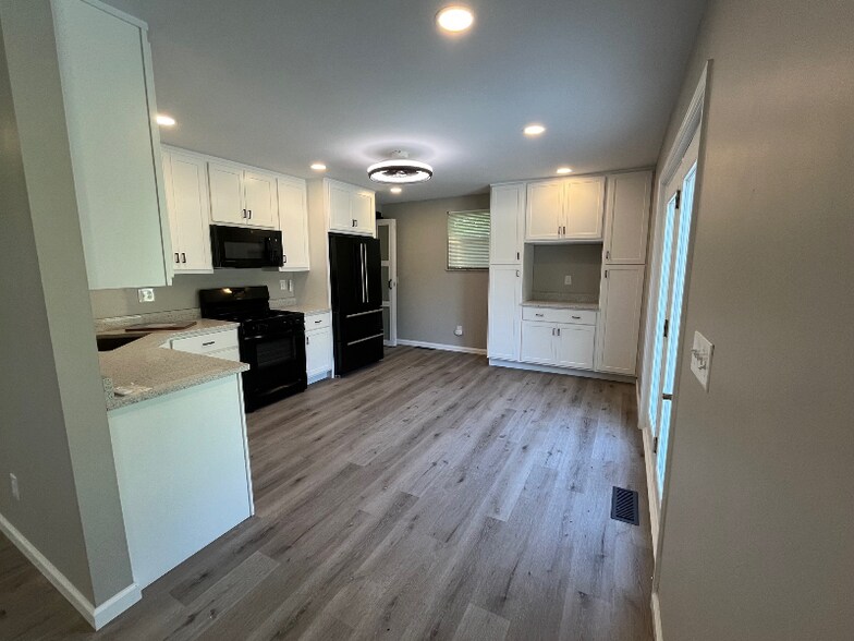 Building Photo - 4467 Glendale Dr