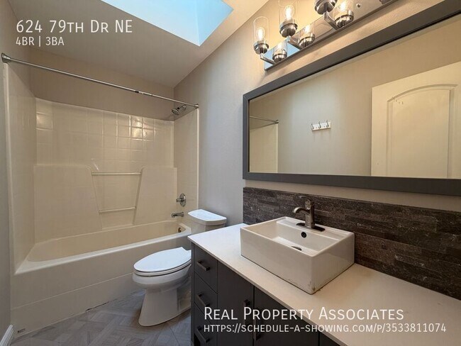 Building Photo - 624 79th Dr NE