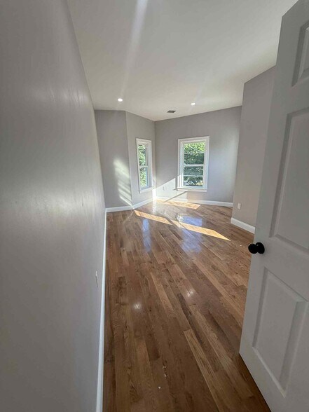Building Photo - 7 Woodale Ave