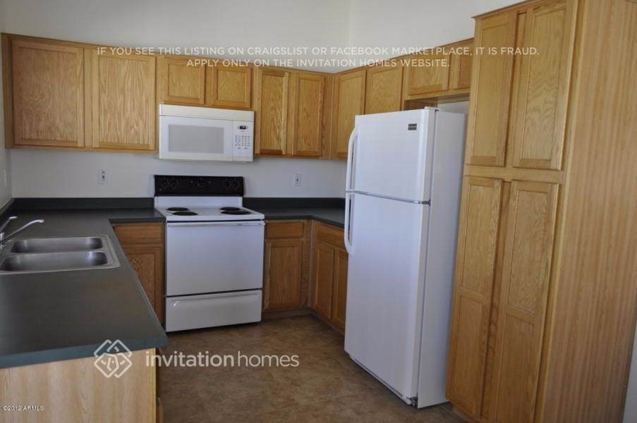 Building Photo - 3463 S 162nd Ave
