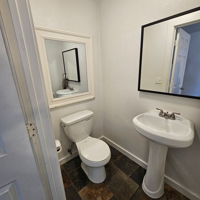 Building Photo - Home For Rent